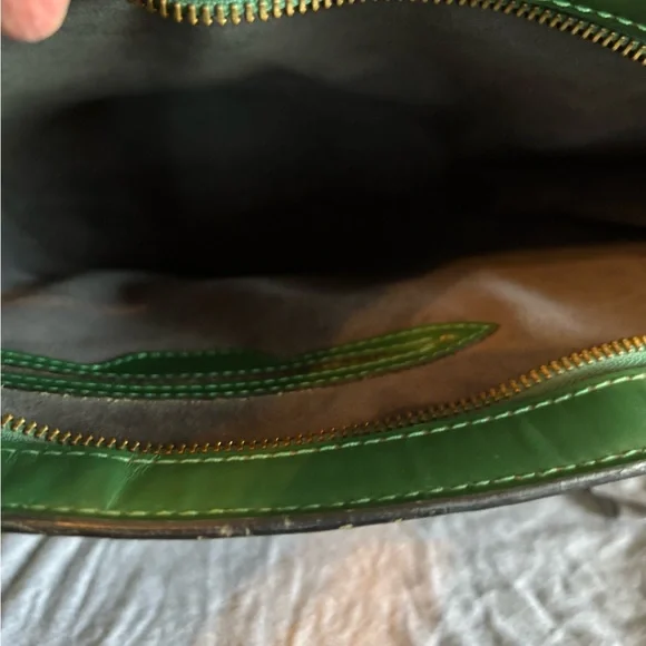 Louis Vuitton Saint Jacques PM – Borneo Green Epi Leather - Picture 7 of 10